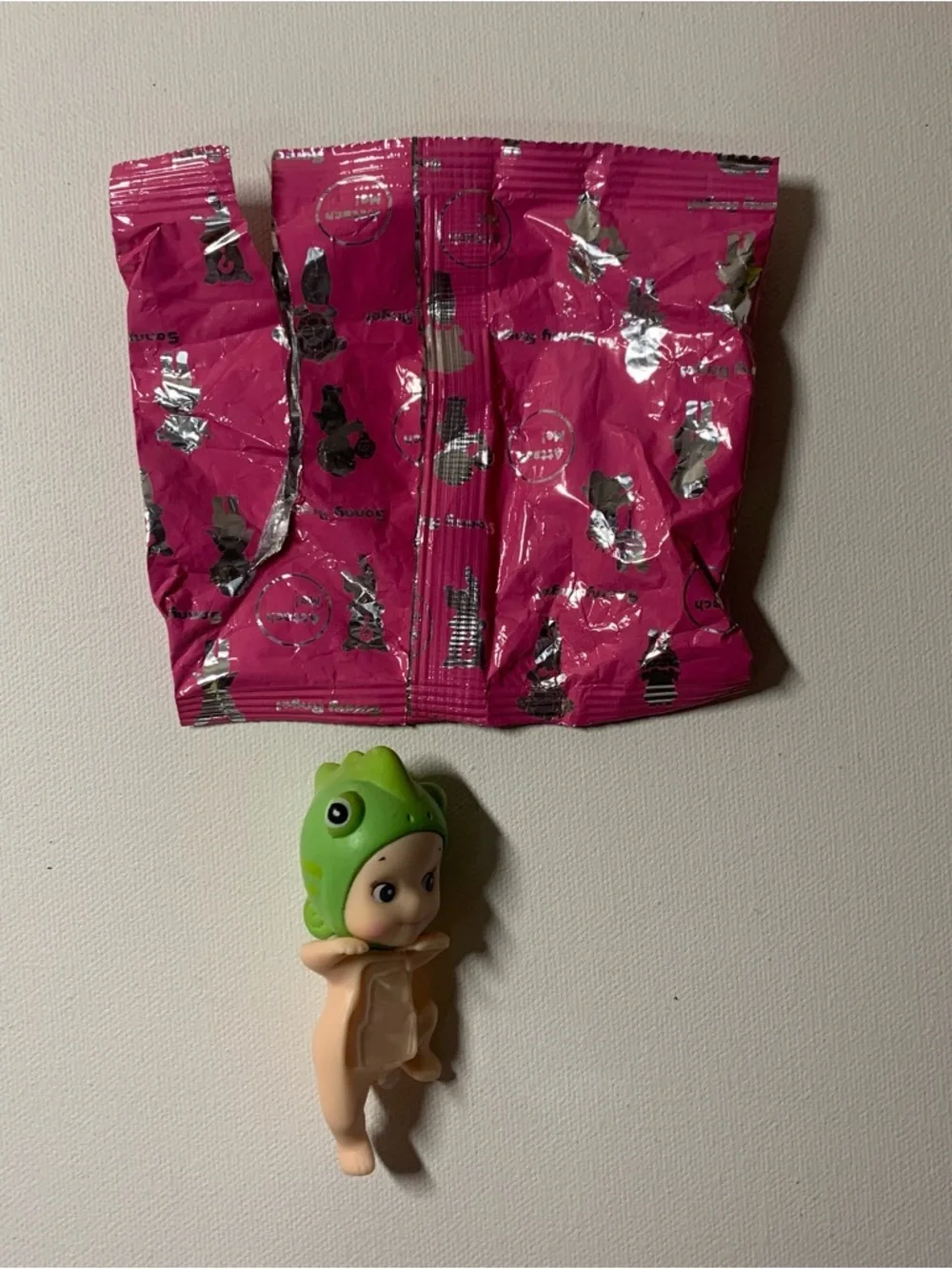 Cute green frog Sonny Angel figurine
